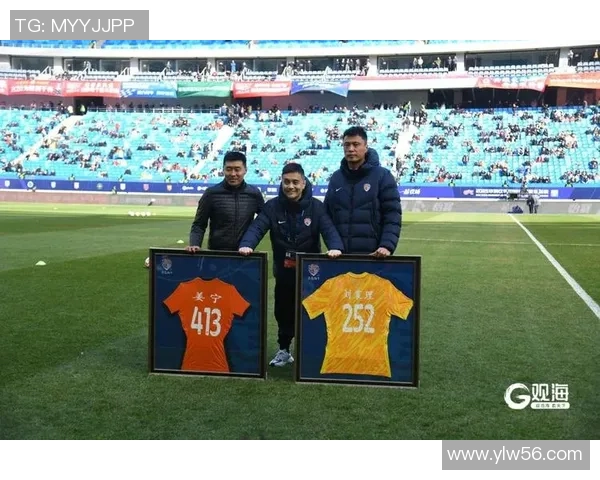 足球传奇谢幕时刻：回顾球星退役背后的故事与荣耀